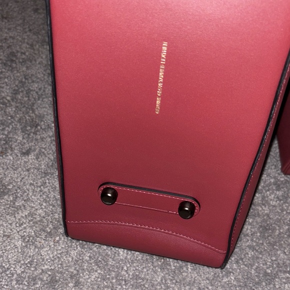 Coach Elegant Burgundy Leather Tote Bag - Picture 5 of 13